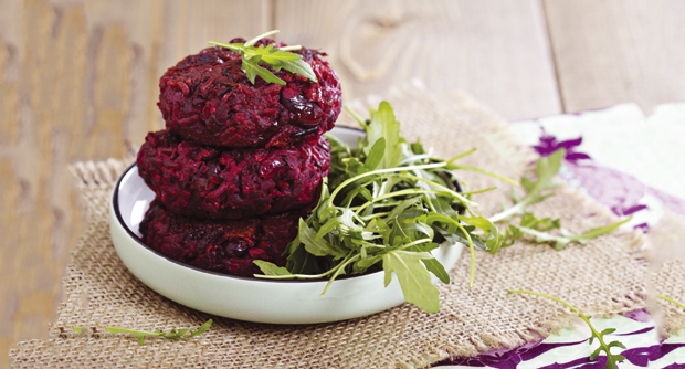 Пљескавице, шпагете, чорба: Рецепти за брза и укусна јела са цвеклом